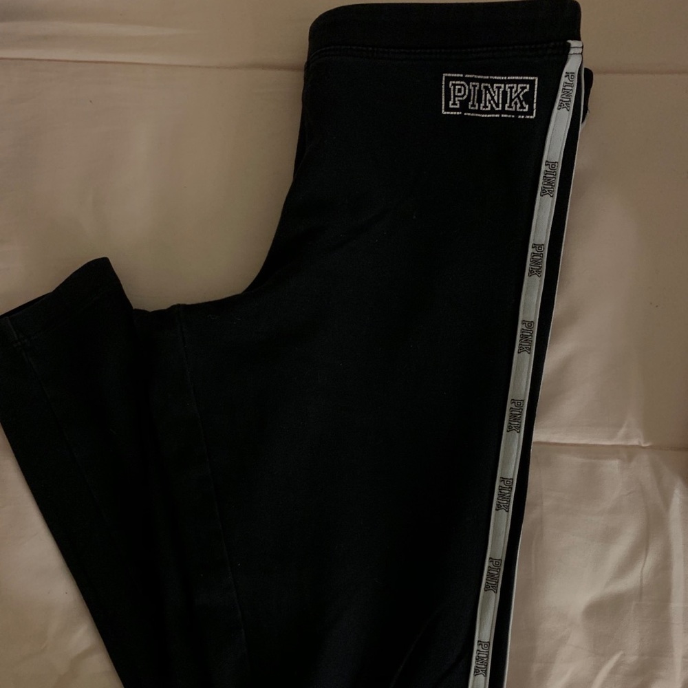 black leggings.